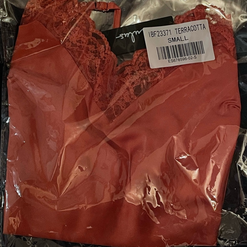 NWT Lulus cami x2